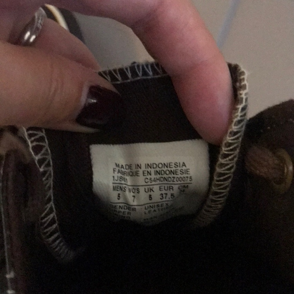 Brown leather converse size 7